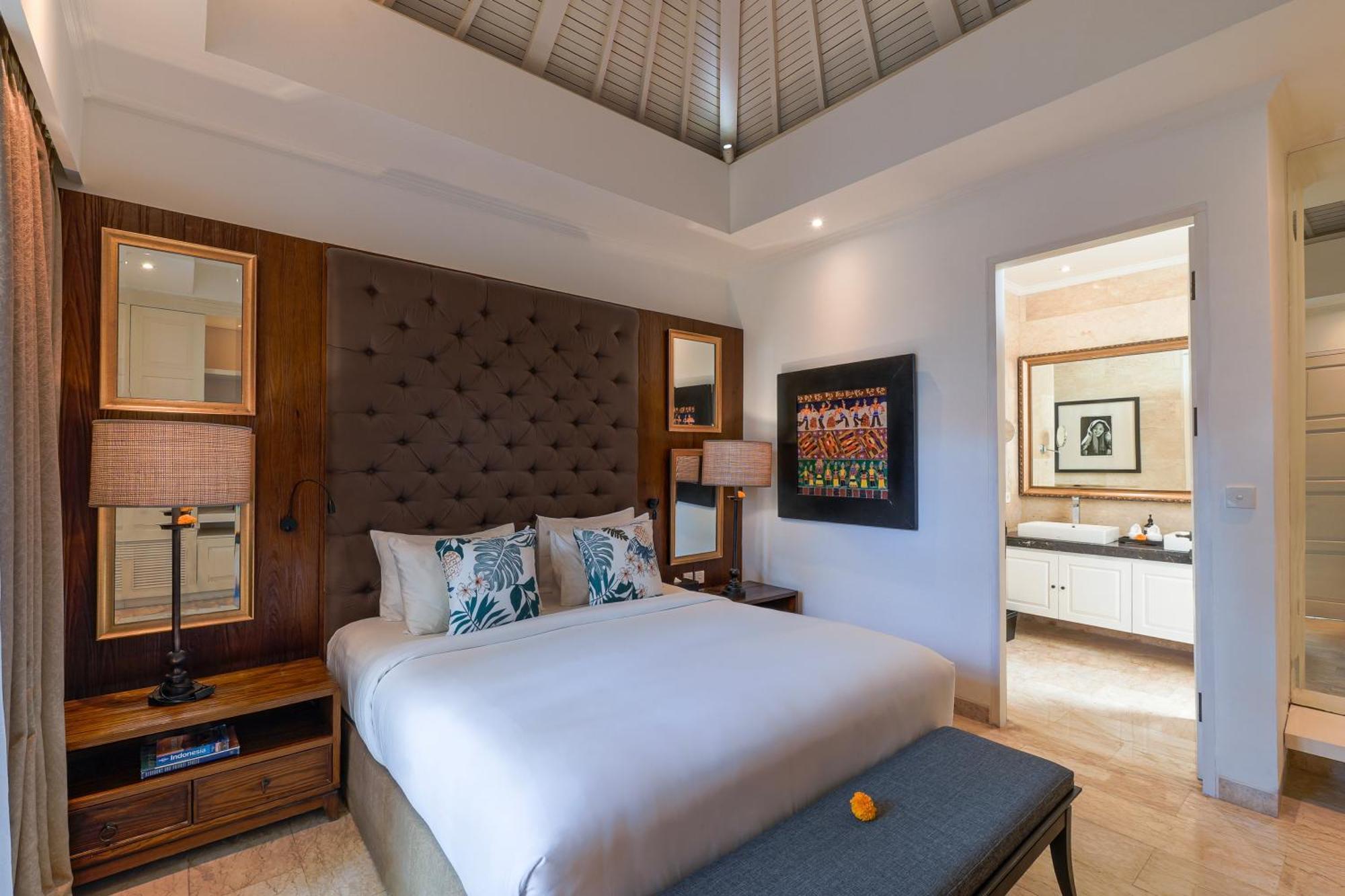 Mosan House - Unique Art-Filled Gem In Perfect Location A Short Walk From The Beach Or Seminyak Square Including Ac Office For Remote Working ภายนอก รูปภาพ