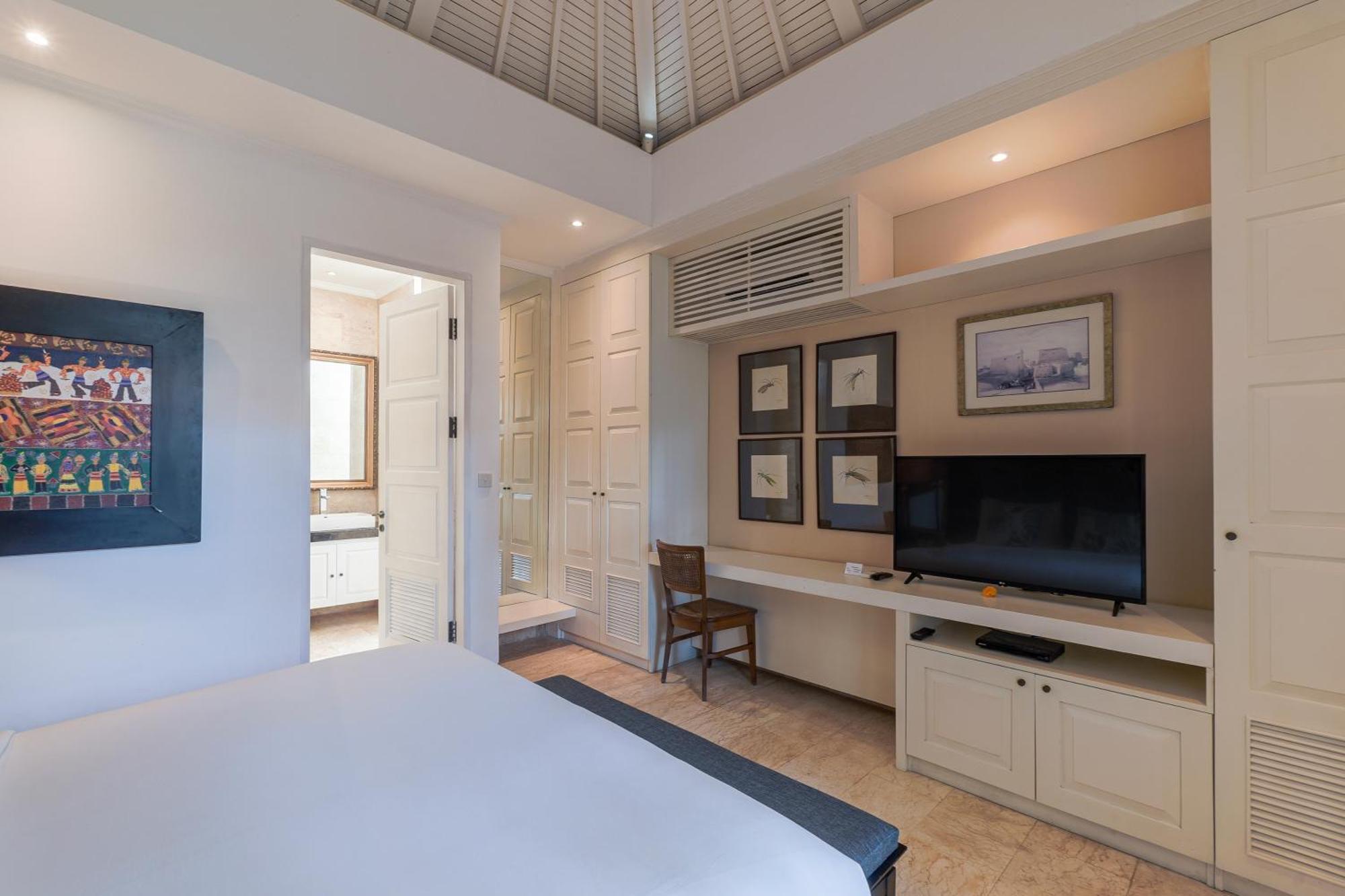Mosan House - Unique Art-Filled Gem In Perfect Location A Short Walk From The Beach Or Seminyak Square Including Ac Office For Remote Working ภายนอก รูปภาพ